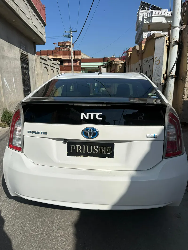 Toyota Prius 2013 (2)