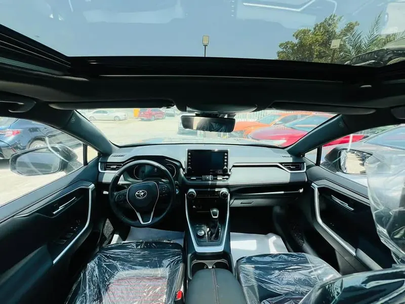 Toyota RAV4 (4)