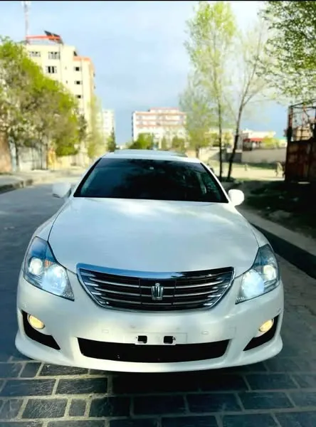 Toyota Crown 2009 (1)