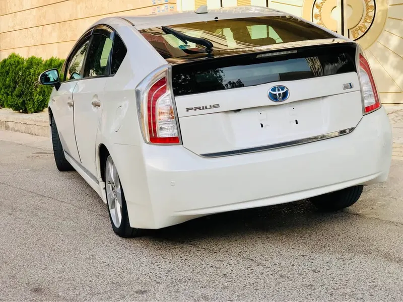 Toyota Prius 2012 (3)
