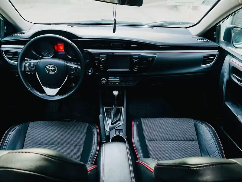 Toyota Corolla 2016 (4)