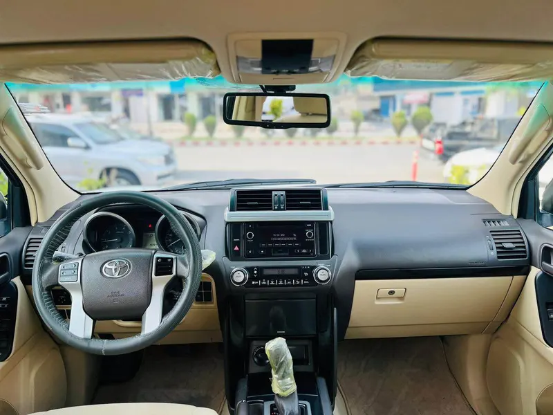 Toyota Land Cruiser 2015 (2)
