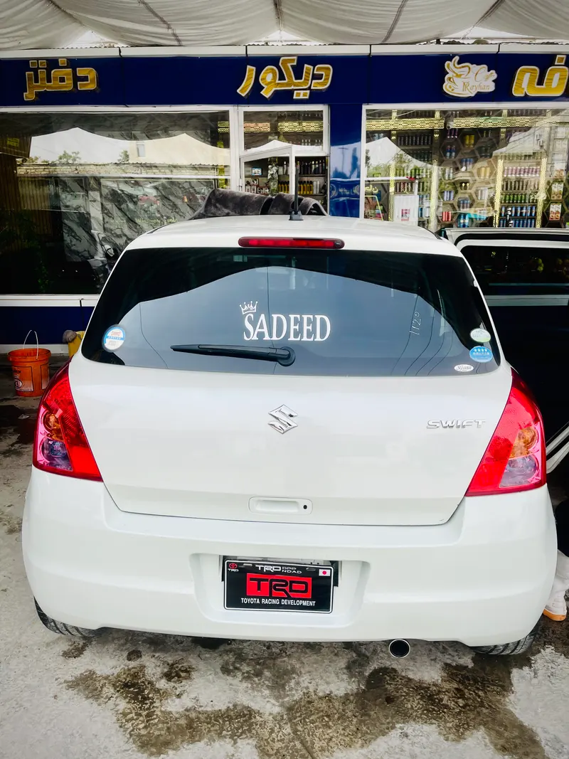 Suzuki Swift 2010 (2)