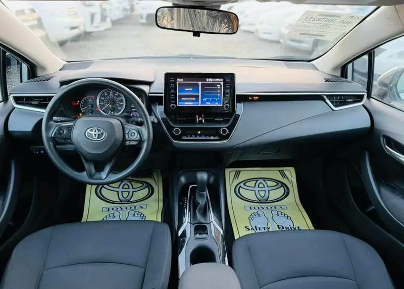 Toyota Corolla LE 2020 (4)
