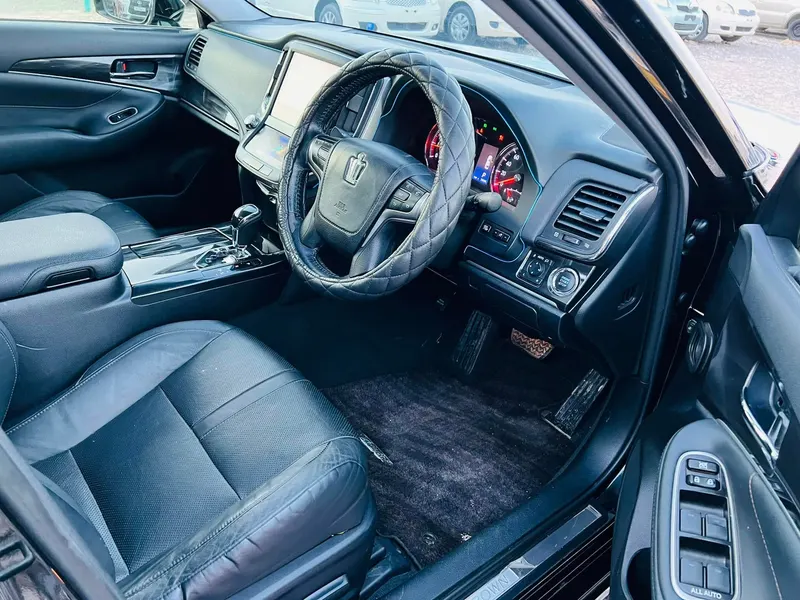 Toyota Crown 2013 (4)