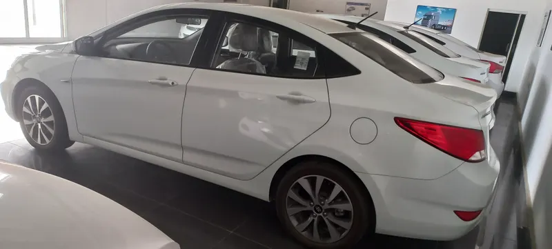 Hyundai Elantra 2013 (2)