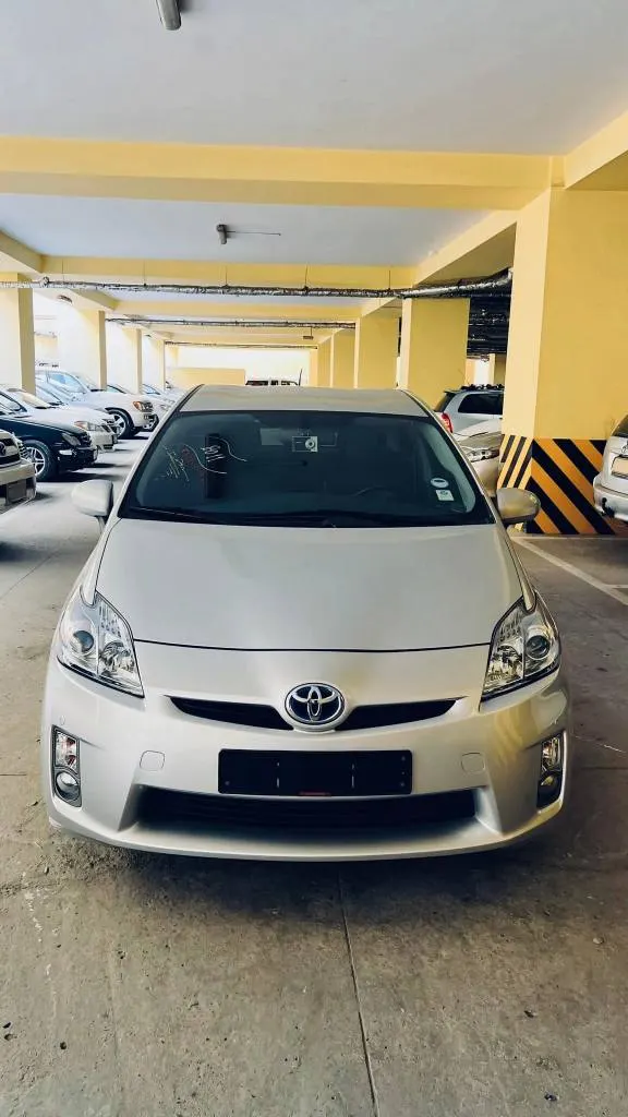 Toyota Prius Hybrid 2011 (1)