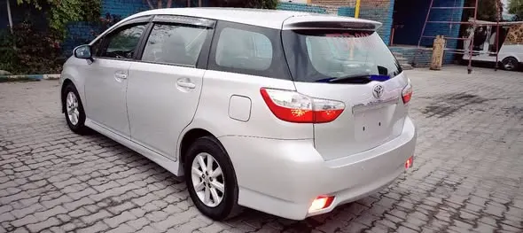 Toyota Fielder 2010 (3)