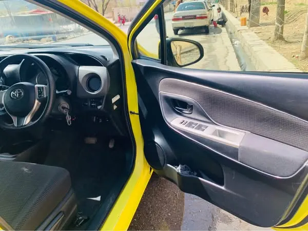 Toyota Vitz 2014 (3)