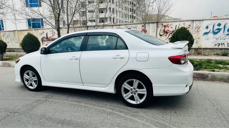 Toyota Corolla 2013 (2)