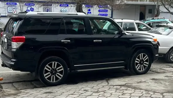 Toyota 4Runner Limited 2011 (2)
