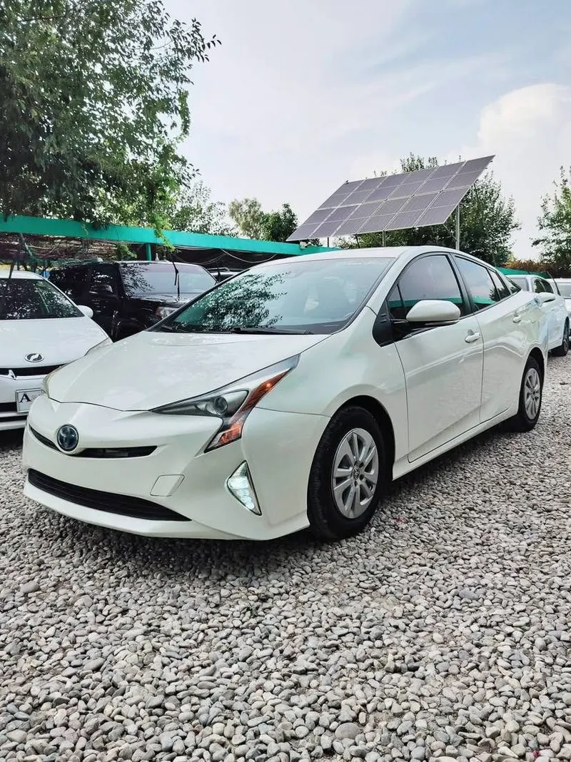 Toyota Prius 2016 (2)