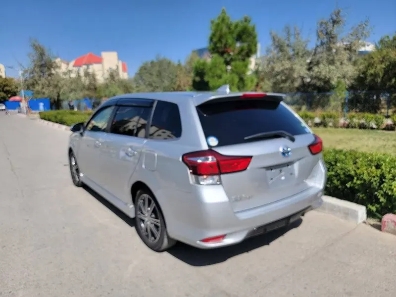 Toyota Fielder Hybrid 2016 (3)