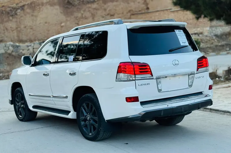 Lexus 570 2009 (3)