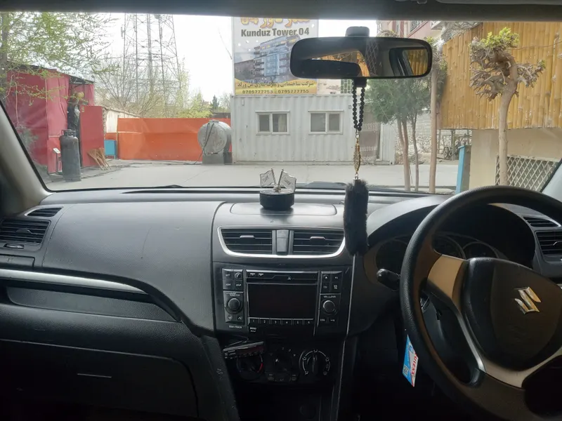 Suzuki Swift 2010 (7)