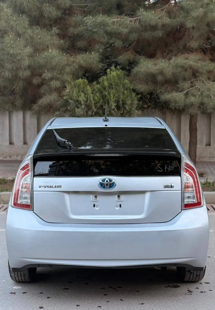 Toyota Prius 2012 (4)