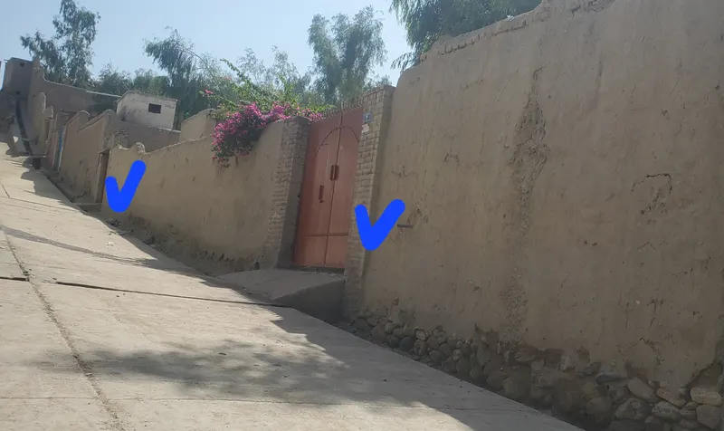 Two plots with 5-room house for sale, 550 m² and 324 m² (1)