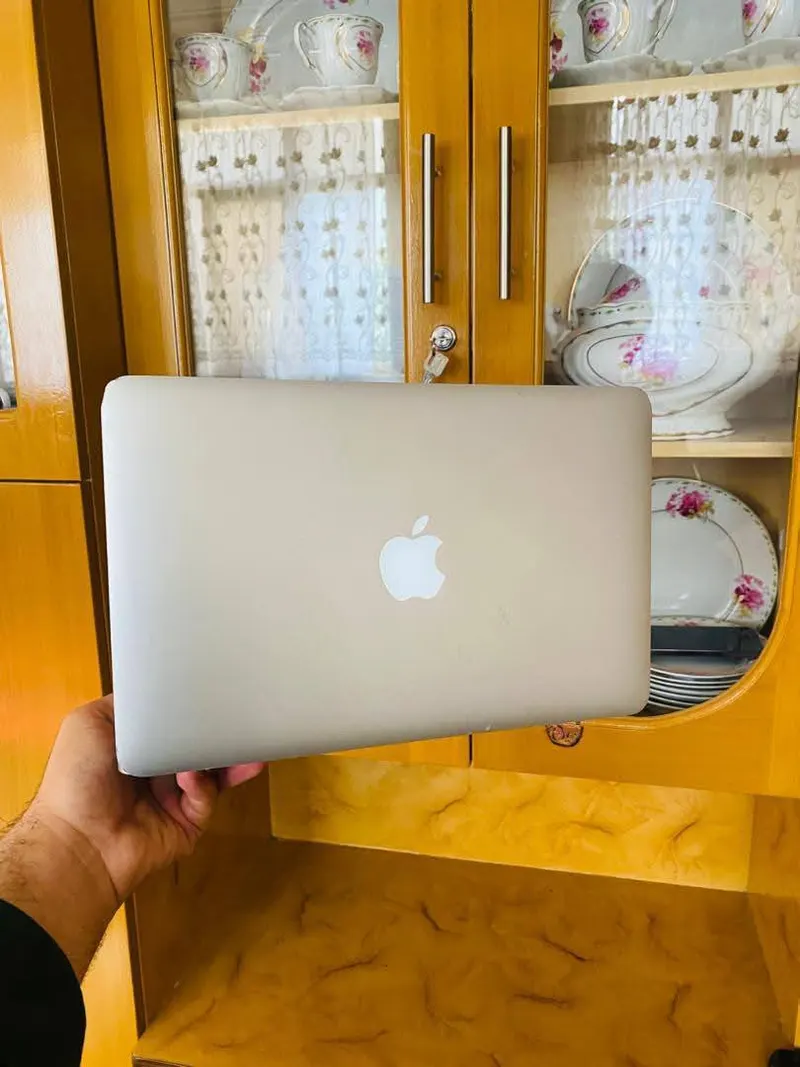 MacBook Air Model 2013 (2)