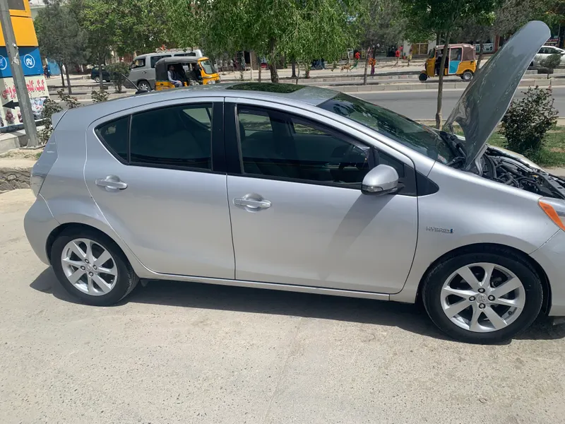 Toyota Aqua 2013 (5)