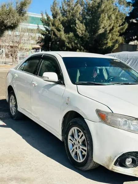 Toyota Camry 2010 (2)
