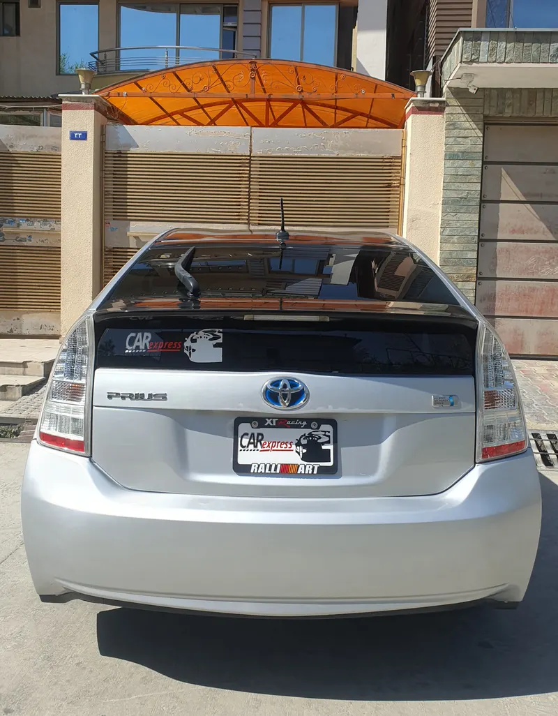 Toyota Prius (2)