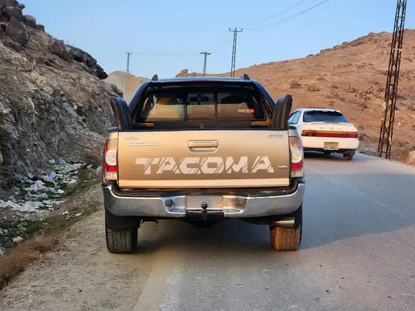 Toyota Hilux 2005 (2)