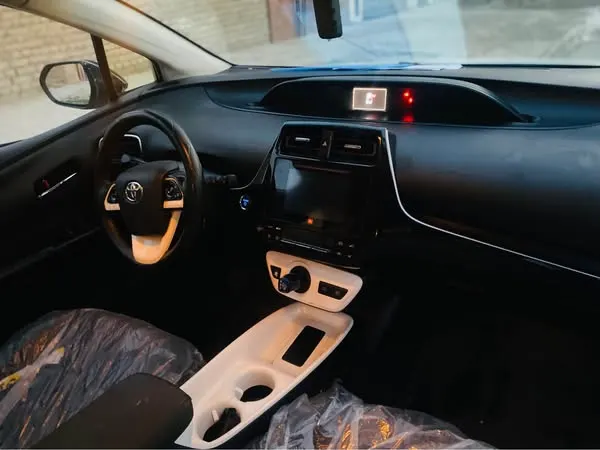 Toyota Prius 2018 (3)
