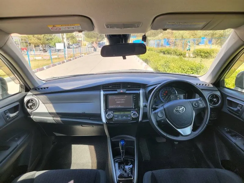Toyota Fielder Hybrid 2016 (4)