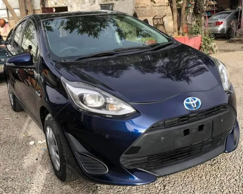 Toyota Aqua 2018 (1)