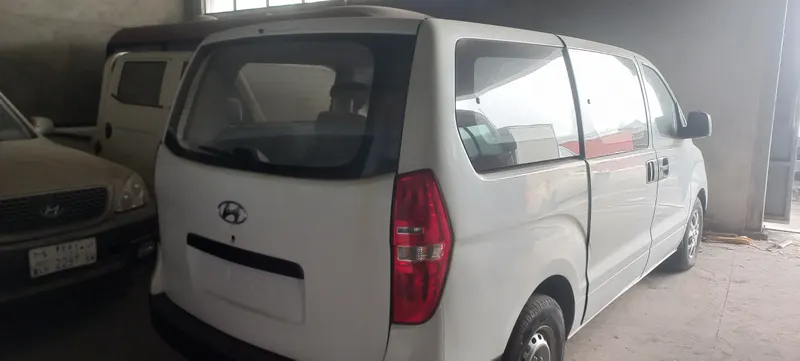 Hyundai Minibus 2012 (3)