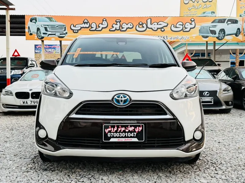 Toyota Sienta Hybrid (2)