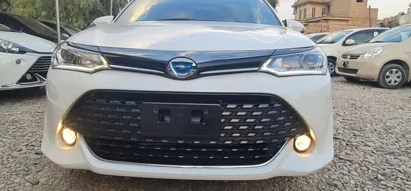 Toyota Fielder Hybrid 2016 (2)