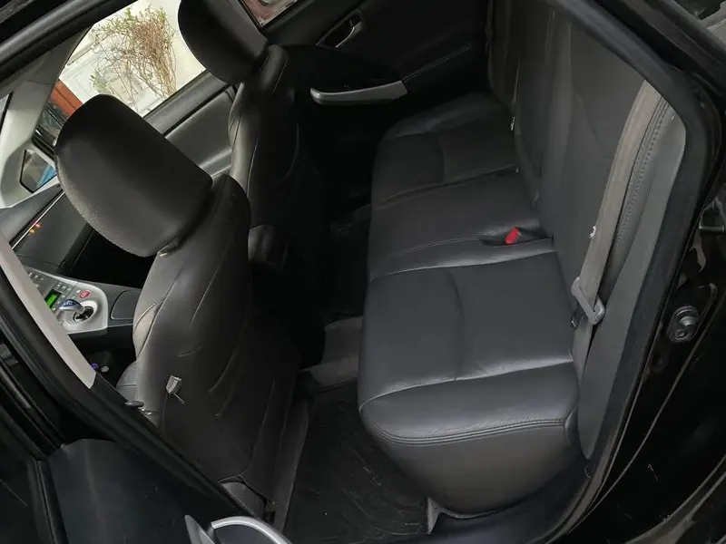 Toyota PRUIS 2013 (5)