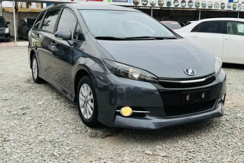 Toyota Wish (1)