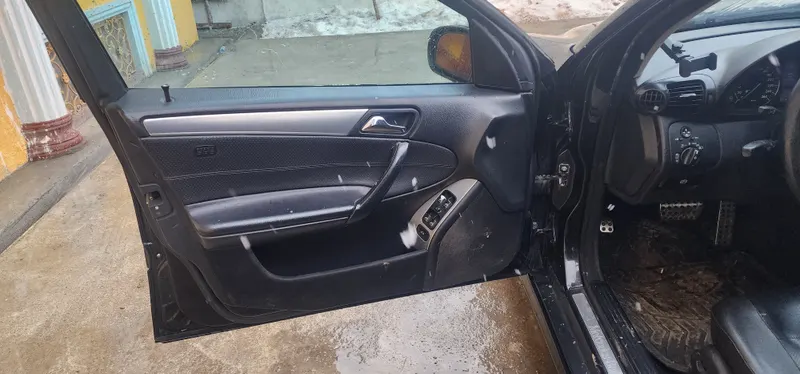Mercedes-Benz C230 (6)