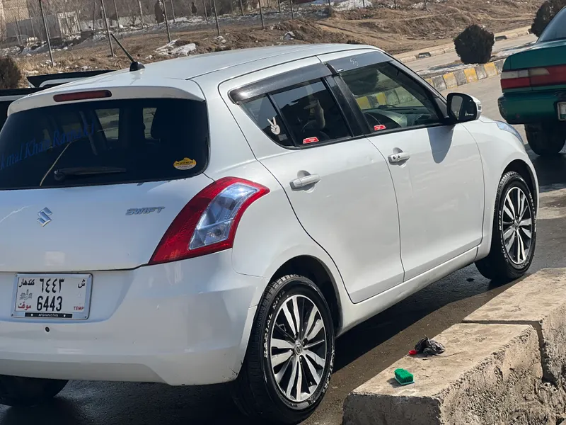 Suzuki Swift 2011 (1)