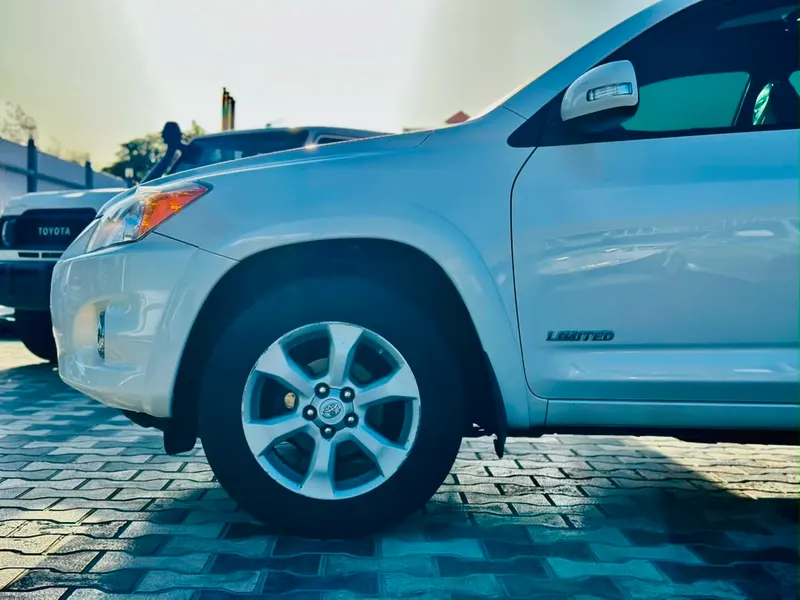 Toyota RAV4 Limited 2012 (8)