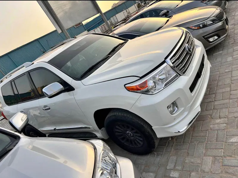 Toyota Land Cruiser 2011 (2)