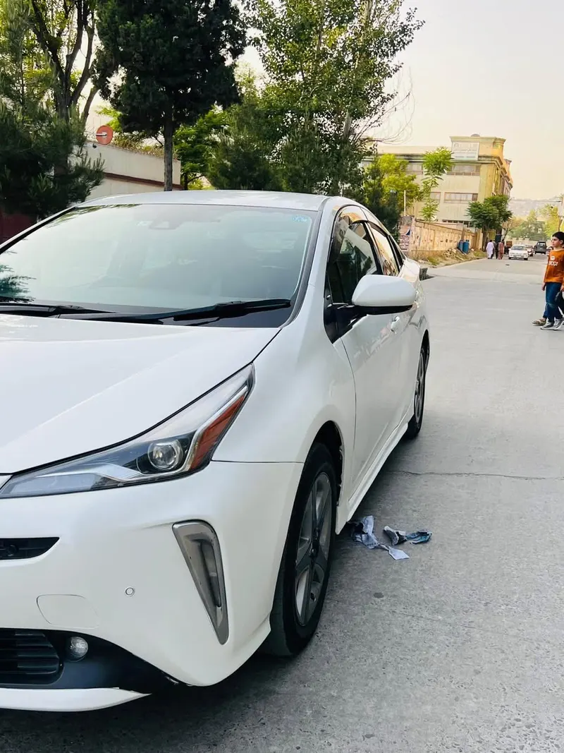 Toyota Prius 2019 (2)