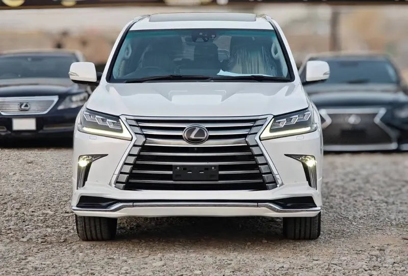 Lexus LX570 2017 (2)