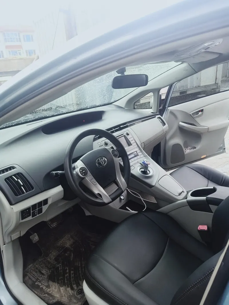 Toyota Prius Hybrid 2013 (5)