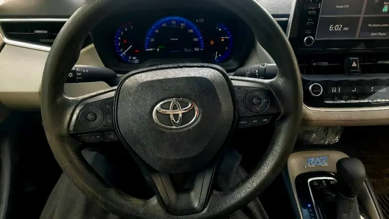 Toyota Corolla Hybrid 2020 (4)