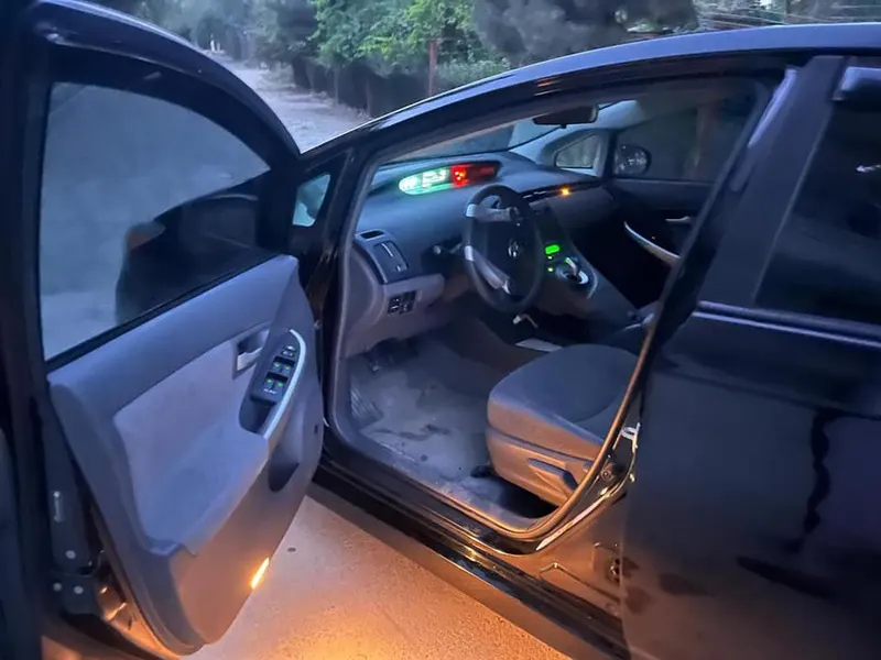 Toyota Prius 2010 (4)