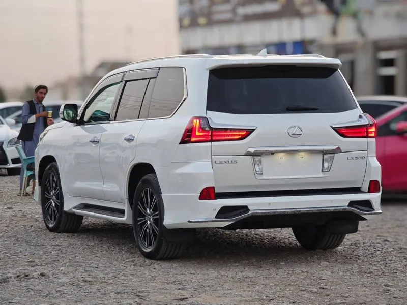 Lexus LX570 2017 (4)