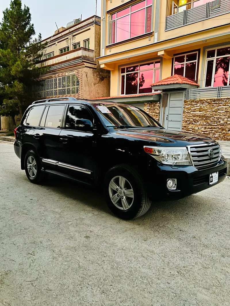Toyota Landcruiser 2013 (3)