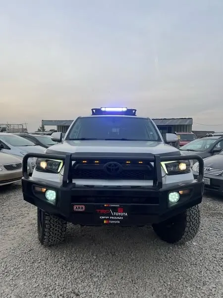 Toyota 4Runner 2011 (2)