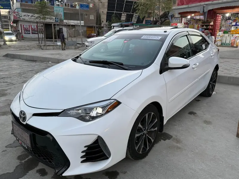 Toyota Corolla SE 2016 (2)