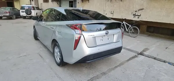 Toyota Prius Hybrid 2017 (3)