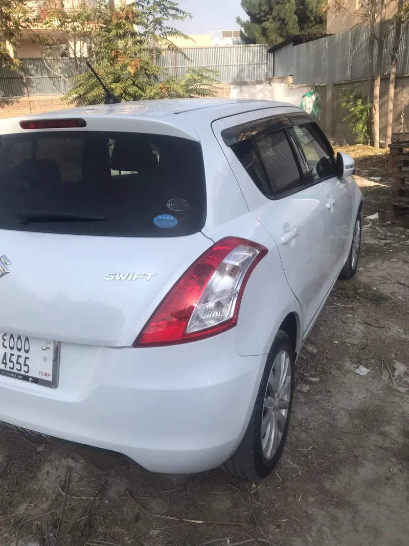 Suzuki Swift 2011 (1)
