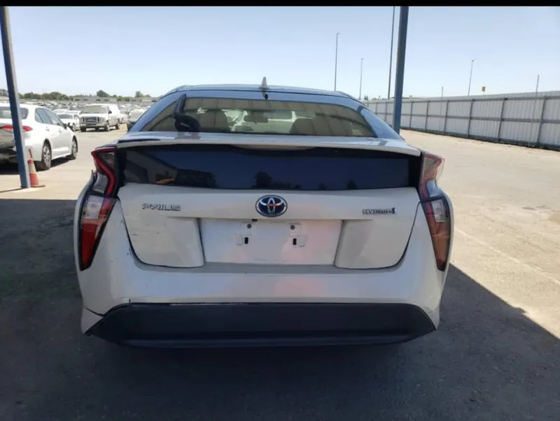 Toyota Prius 2017 (5)